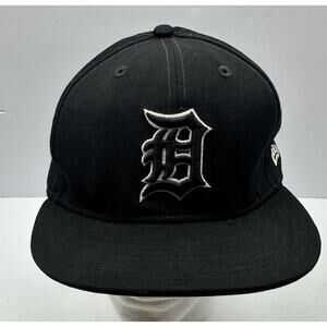 New Era 59FIFTY Detroit Tigers Classic Black / White Fitted Hat Size 8
